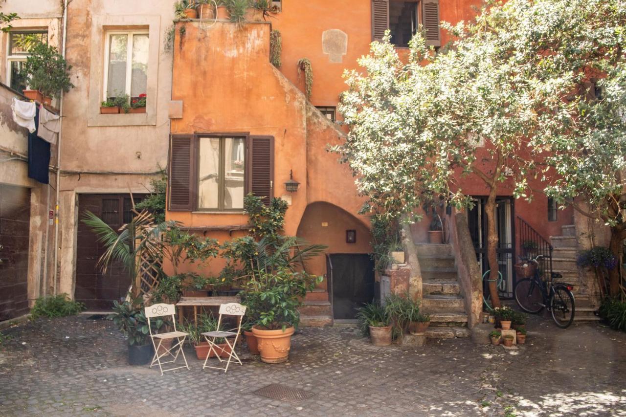 The Red House At Arco Degli Acetari Rom Exteriör bild