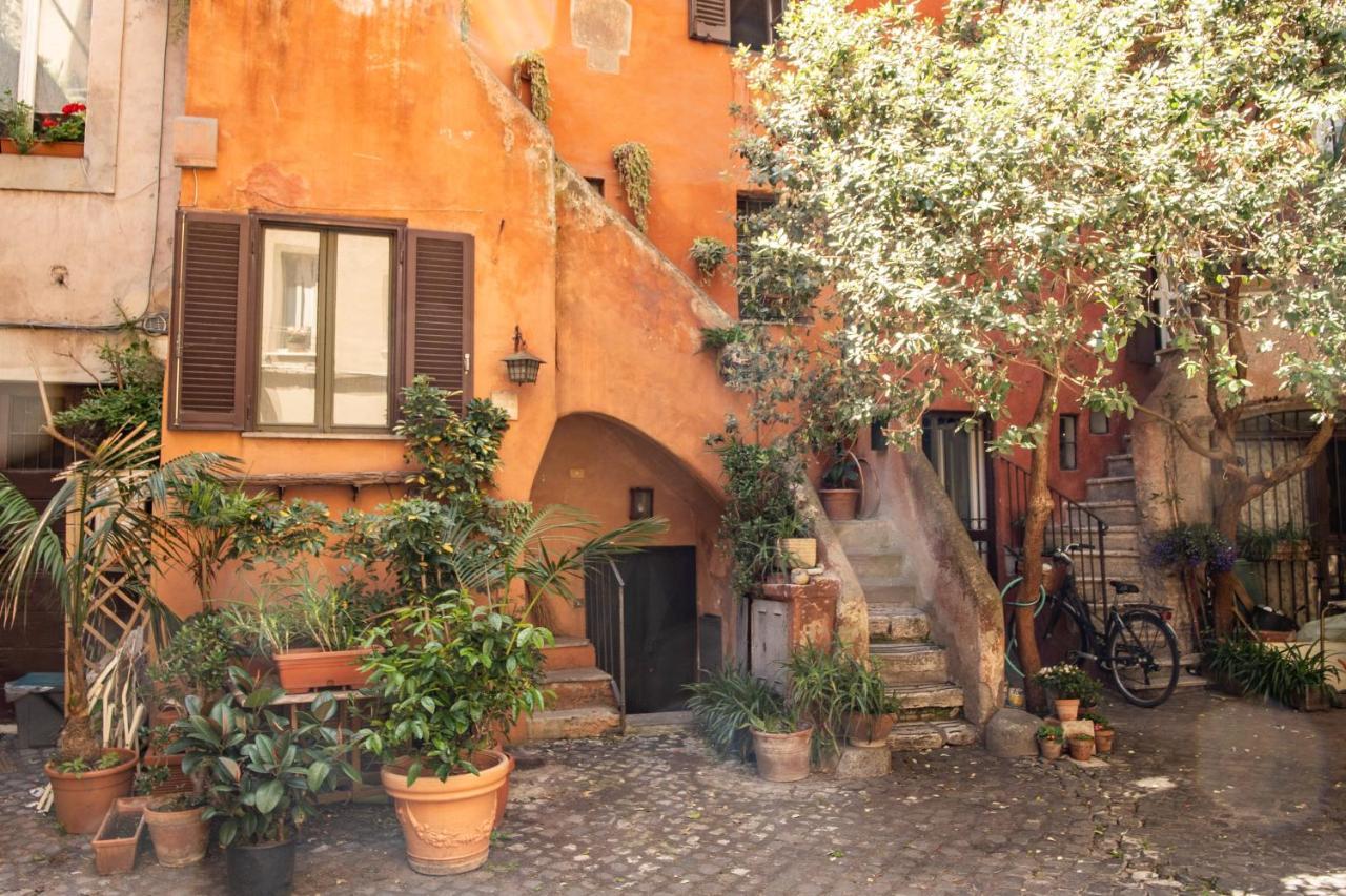 The Red House At Arco Degli Acetari Rom Exteriör bild